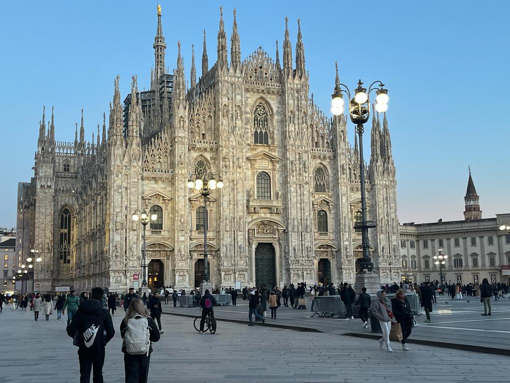 ALLE SPALLE DEL DUOMO 