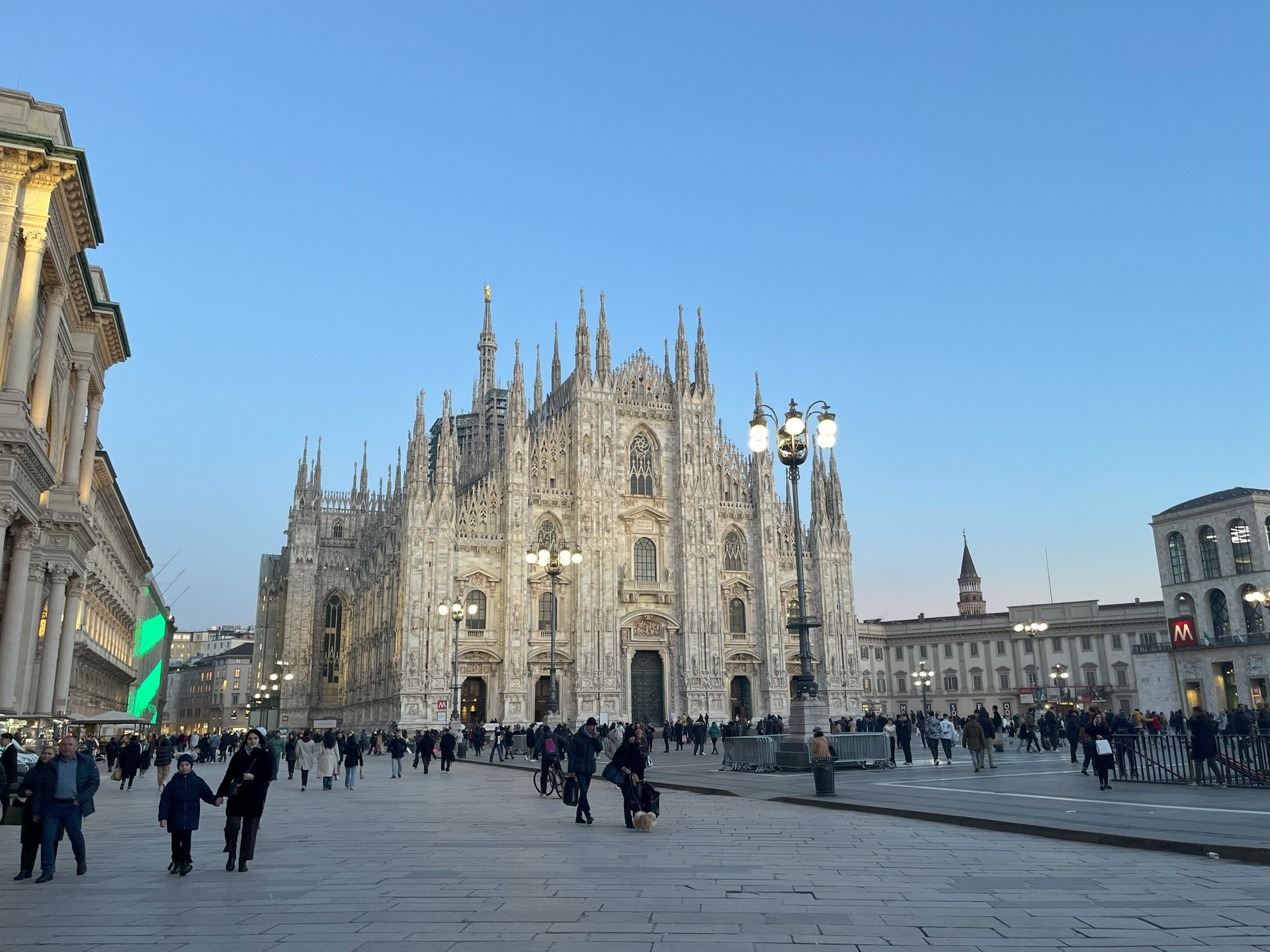 NATI PER VIVERE A MILANO